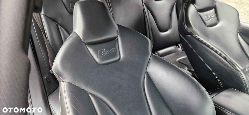 Audi S4 Avant S tronic - 32