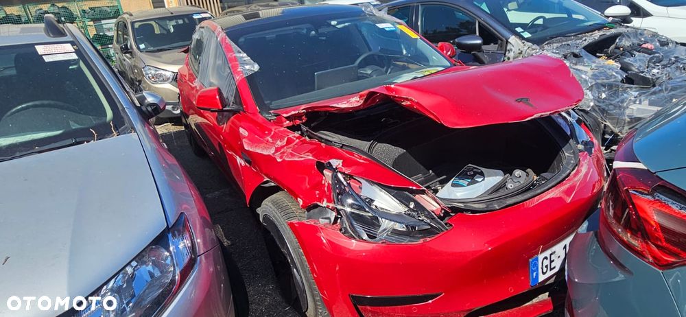 Tesla Model 3 - 1