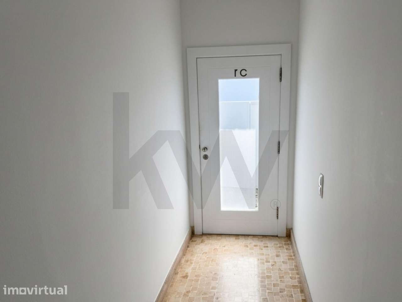 Apartamento Duplex T1 com Terraço Privativo na Rua de São Bento - Grande imagem: 3/16