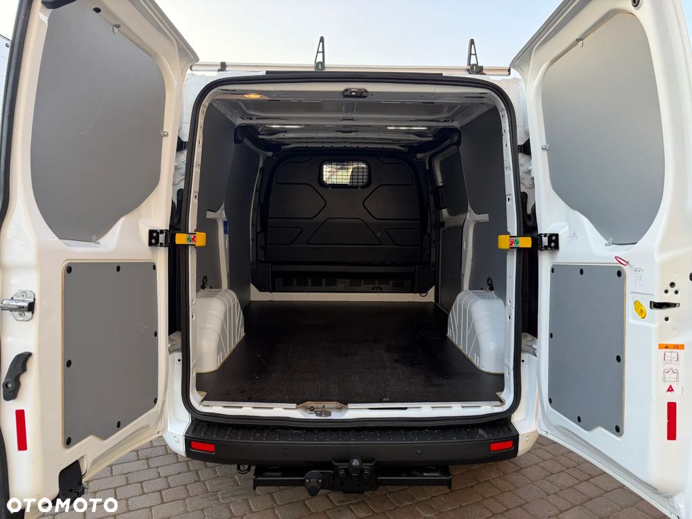 Ford Custom L1H1 - 23