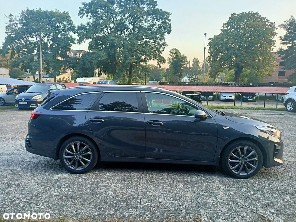 Kia Ceed - 12