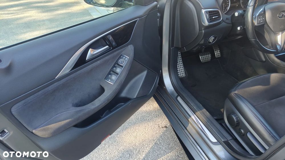 Infiniti Q30 1.5d DCT Premium City Black - 24