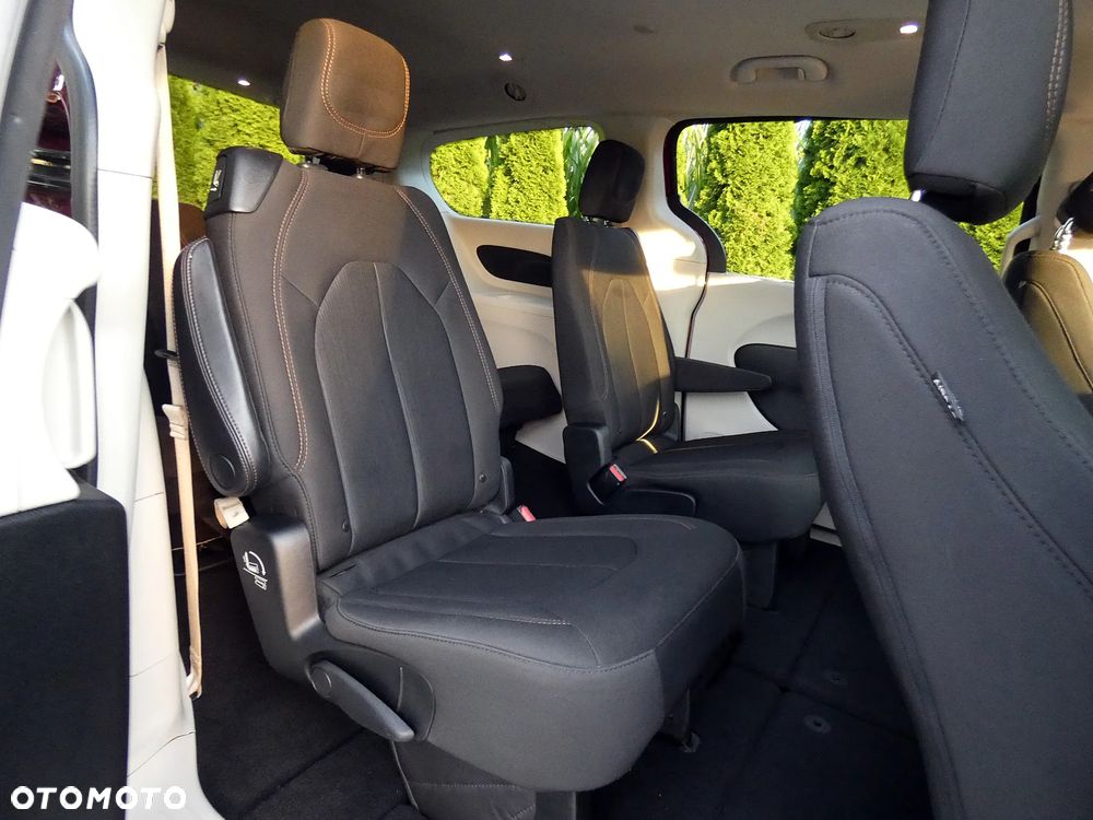 Chrysler Pacifica - 38