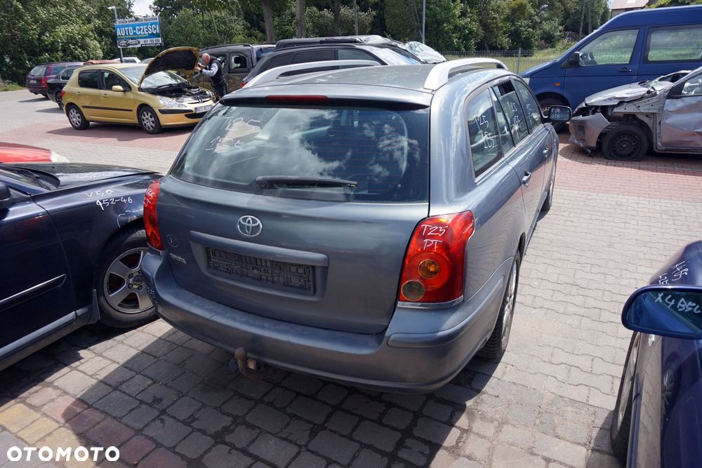 TOYOTA AVENSIS II T25 KOMBI 2004 1E5 2.0 D4D 1CD-FTV 115KM E357 SZARY na części - 5