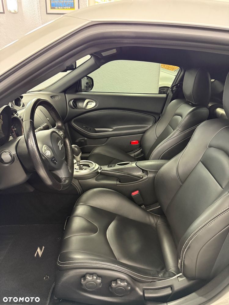 Nissan 370 Z - 22