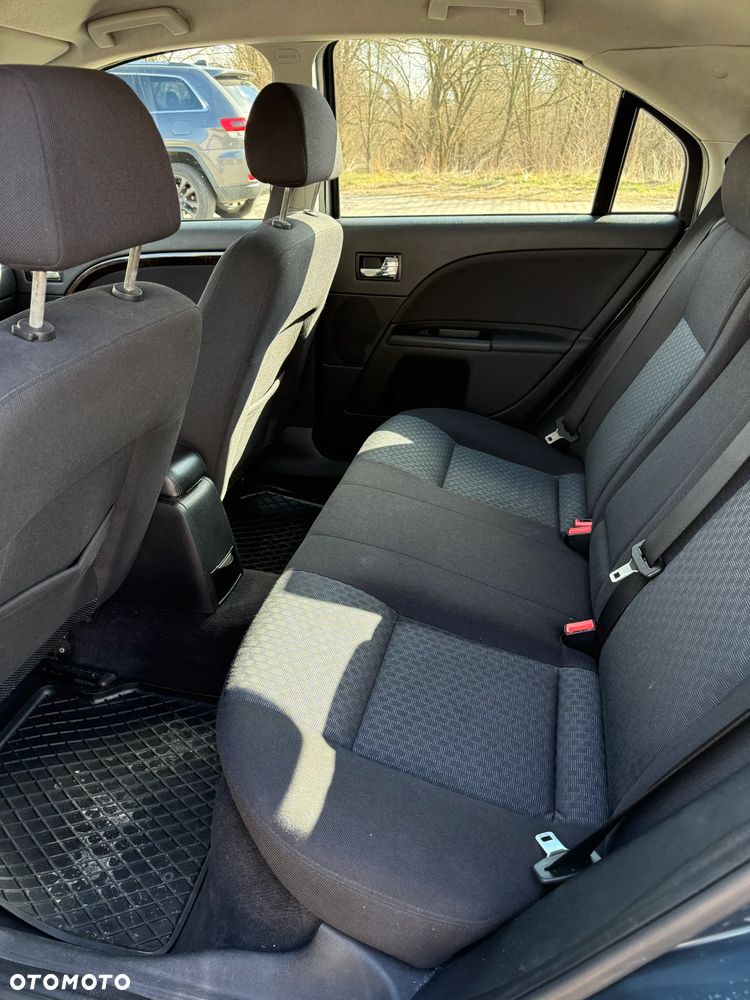 Ford Mondeo 1.8 Ghia - 8