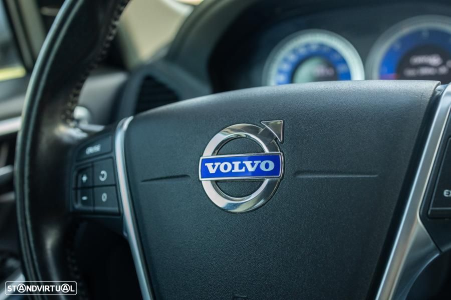 Volvo XC 60 2.0 D3 Drive R-Design 85 Anos Start/Stop - 38
