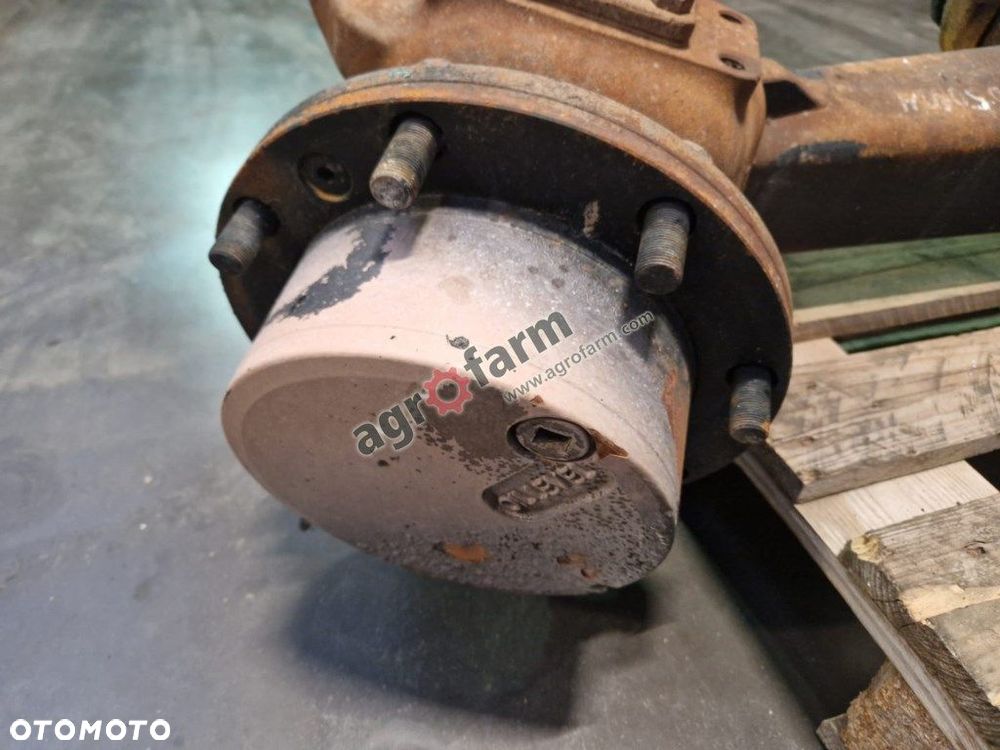 Przedni most John Deere 5080M - 2