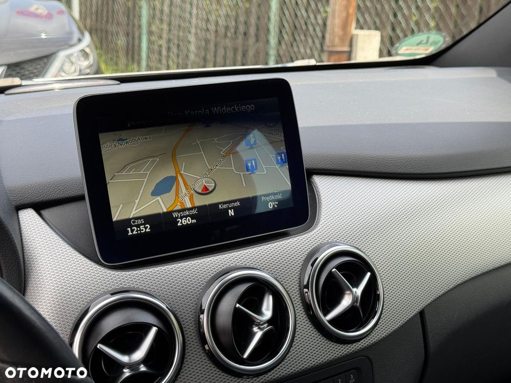 Mercedes-Benz Klasa B 180 BlueEFFICIENCY Edition Style - 28
