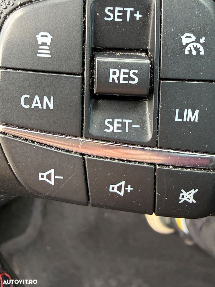 Ford Focus 1.0 EcoBoost Hybrid ST-LINE STYLE - 32