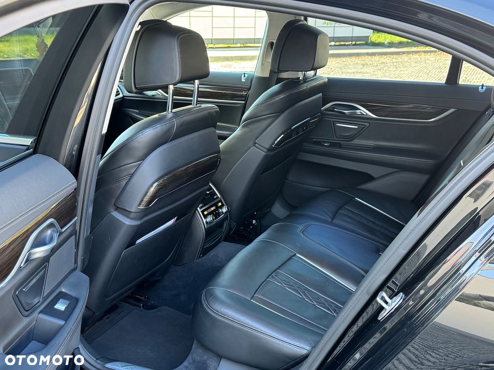 BMW Seria 7 730d xDrive - 39