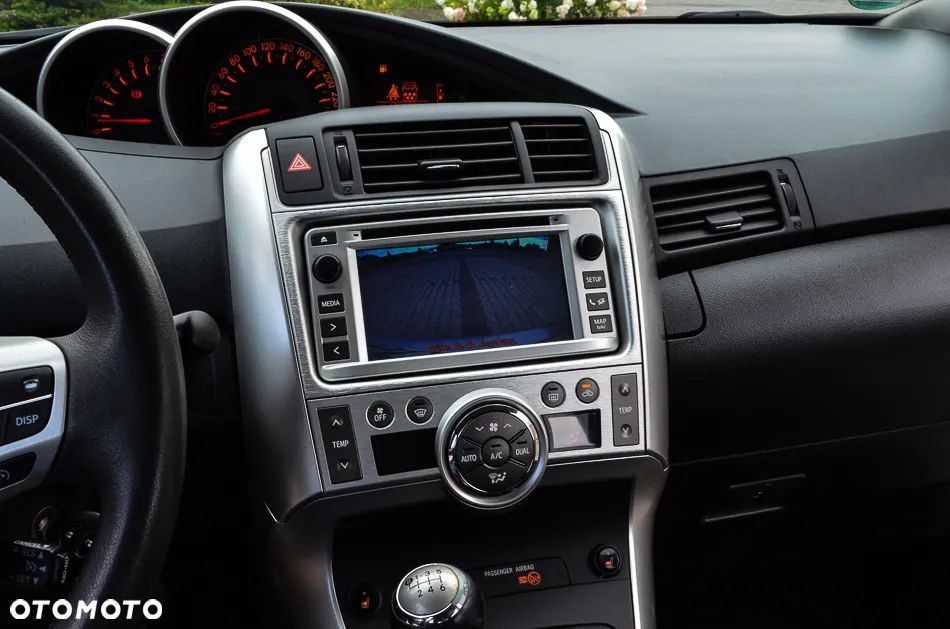 Toyota Verso 1.6 Premium 7os - 40