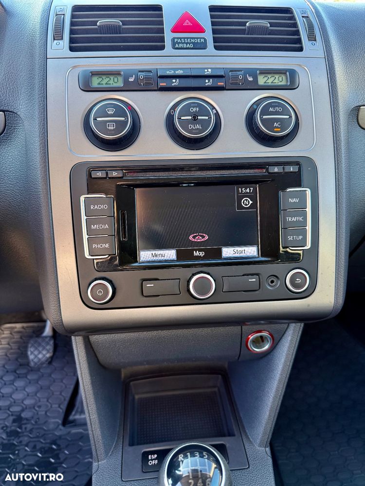 Volkswagen Touran - 12