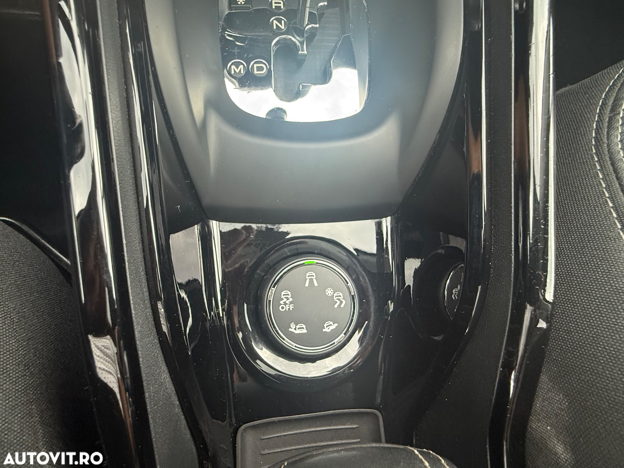 Peugeot 2008 1.2 PureTech Turbo EAT6 S&S Allure - 28