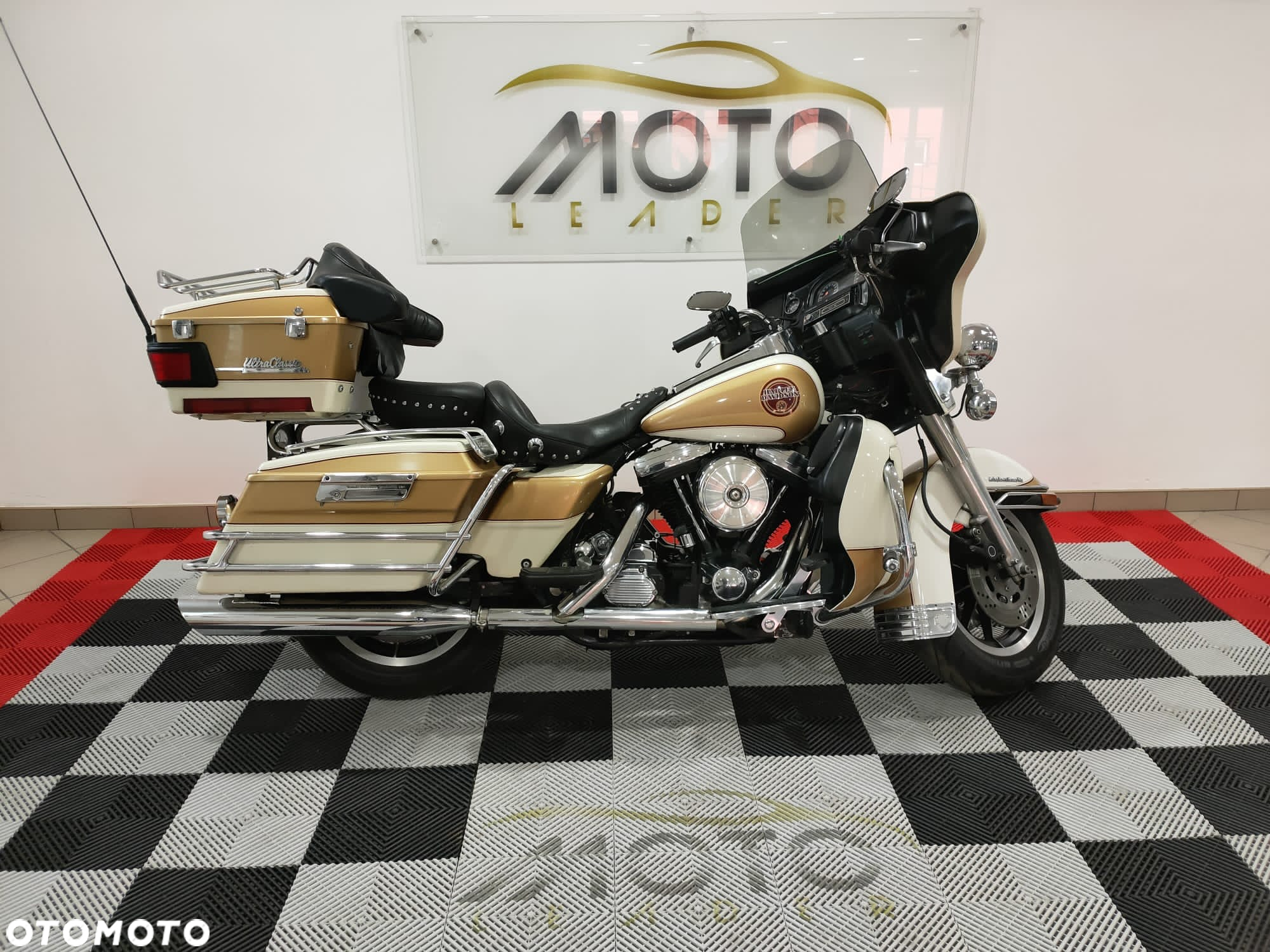Harley-Davidson FLHTCU Ultra - 12