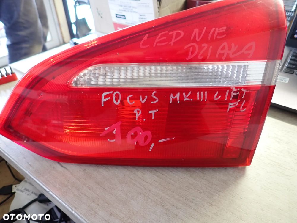 FORD FOCUS MK3 LIFT LAMPA TYŁ PRAWA EUROPA *USZKODZONY LED* - 1