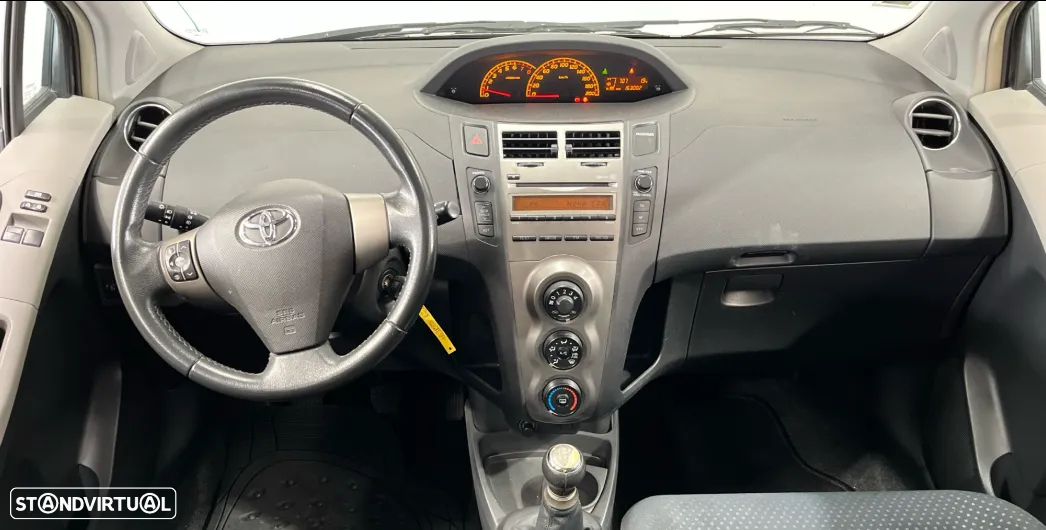Toyota Yaris 1.0 VVT-i AC Manual - 2