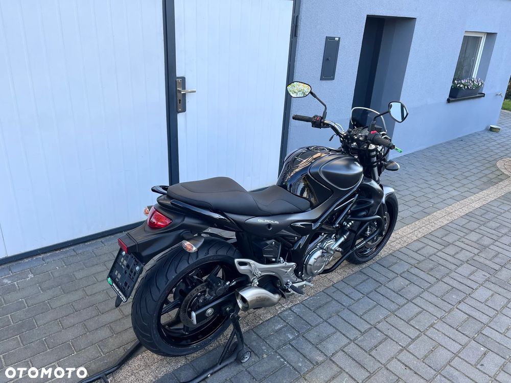 Suzuki Gladius - 22