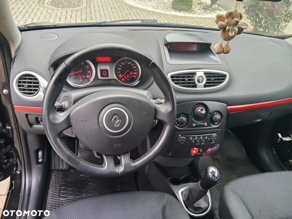 Renault Clio 1.2 16V 75 Experience - 16