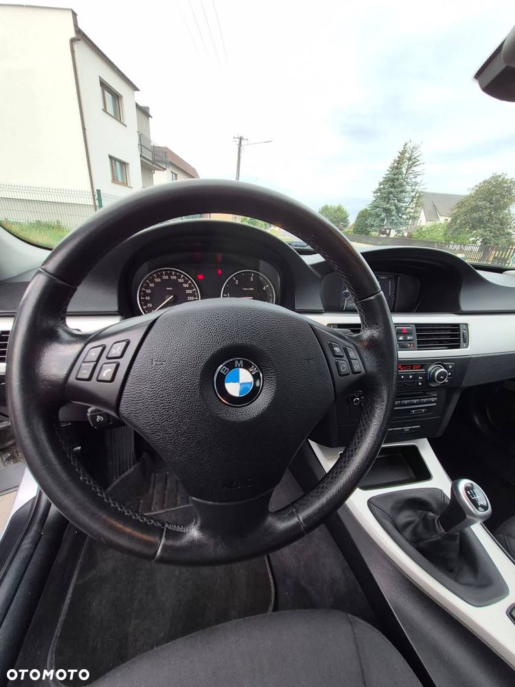 BMW Seria 3 318d - 23