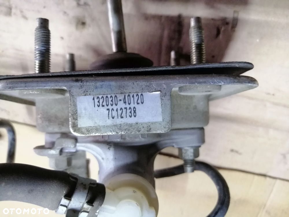 Toyota Prius II hybrid 1.5 16V pompa hamulcowa przewody zbiorniczek 47270-47010  132030-40120 - 24