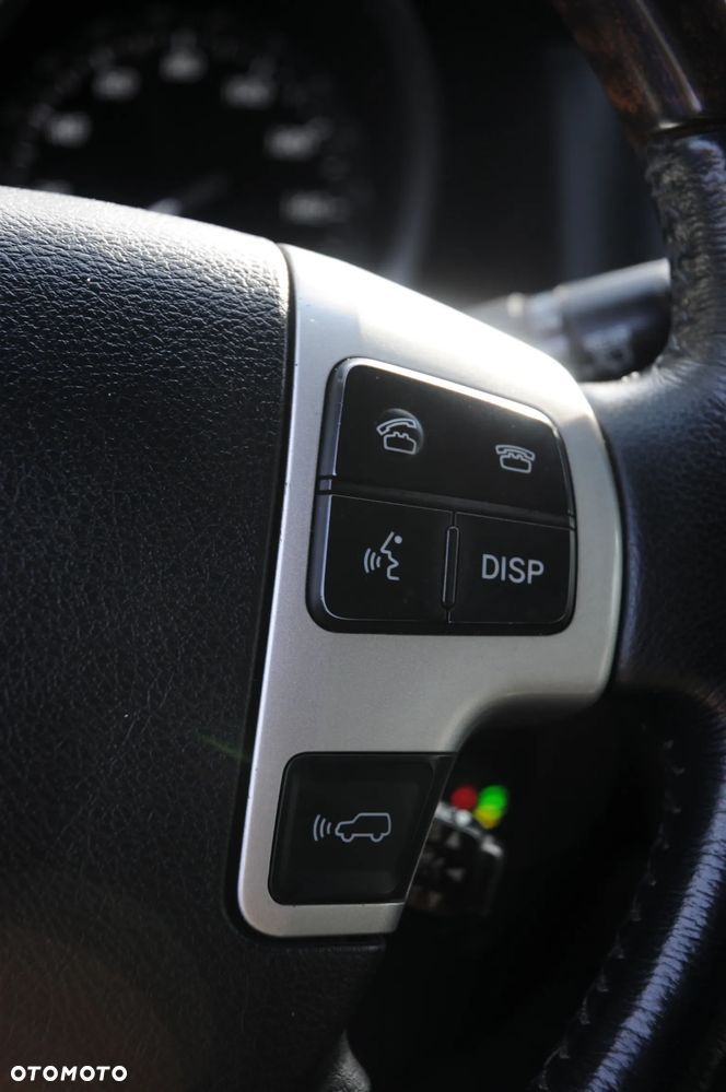 Toyota Land Cruiser - 26