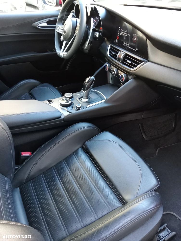 Alfa Romeo Giulia 2.0 Turbo AWD AT8 Veloce - 16