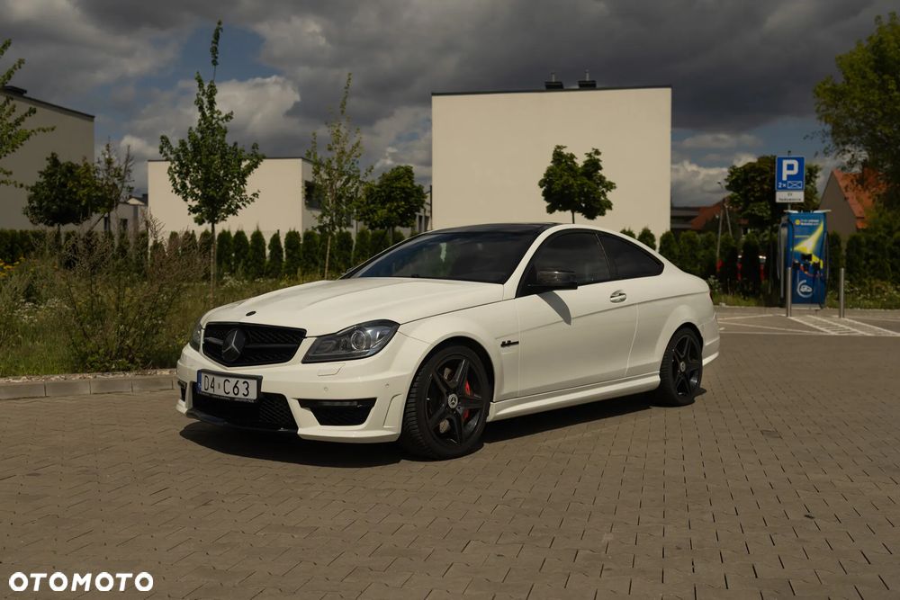 Mercedes-Benz Klasa C 63 AMG AMG SPEEDSHIFT MCT AMG Performance Package