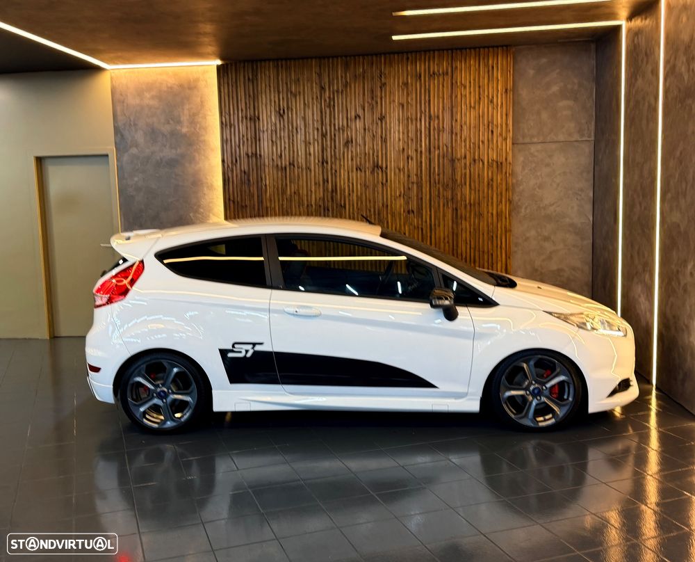 Ford Fiesta 1.6 EcoBoost c/ Pack Pele Desportiva ST - 14