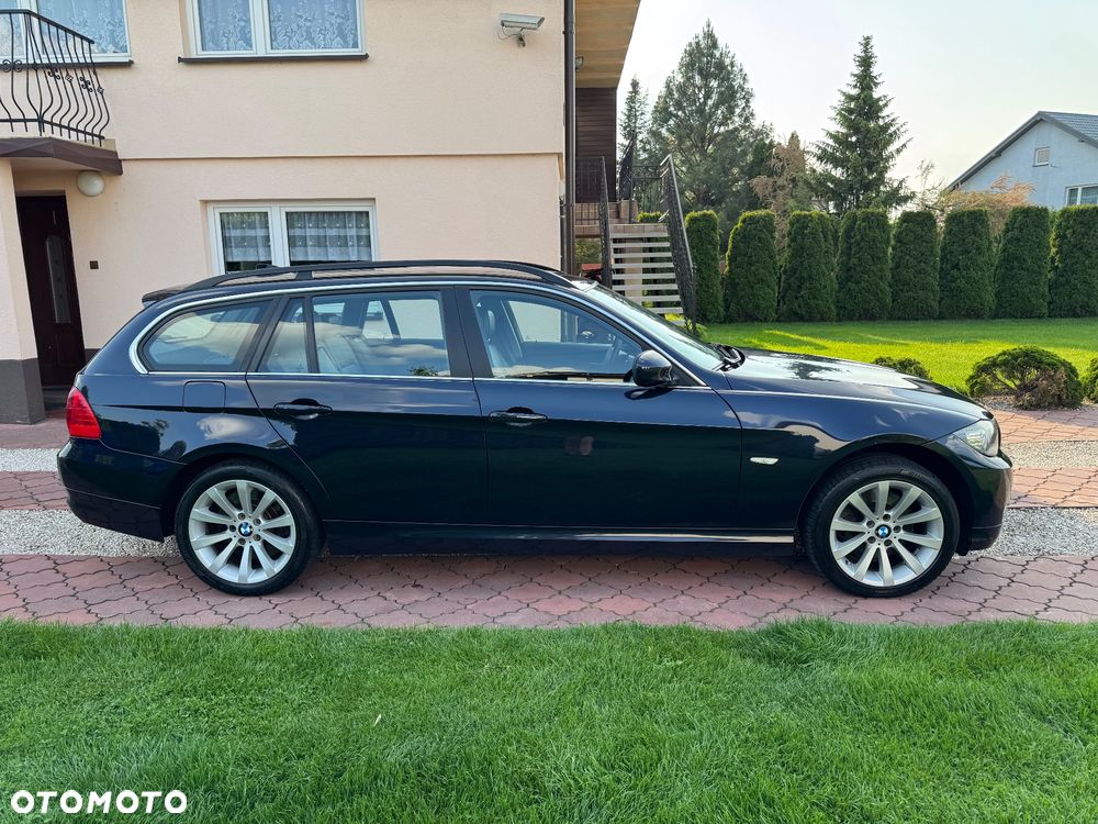 BMW Seria 3 325i xDrive Touring - 8