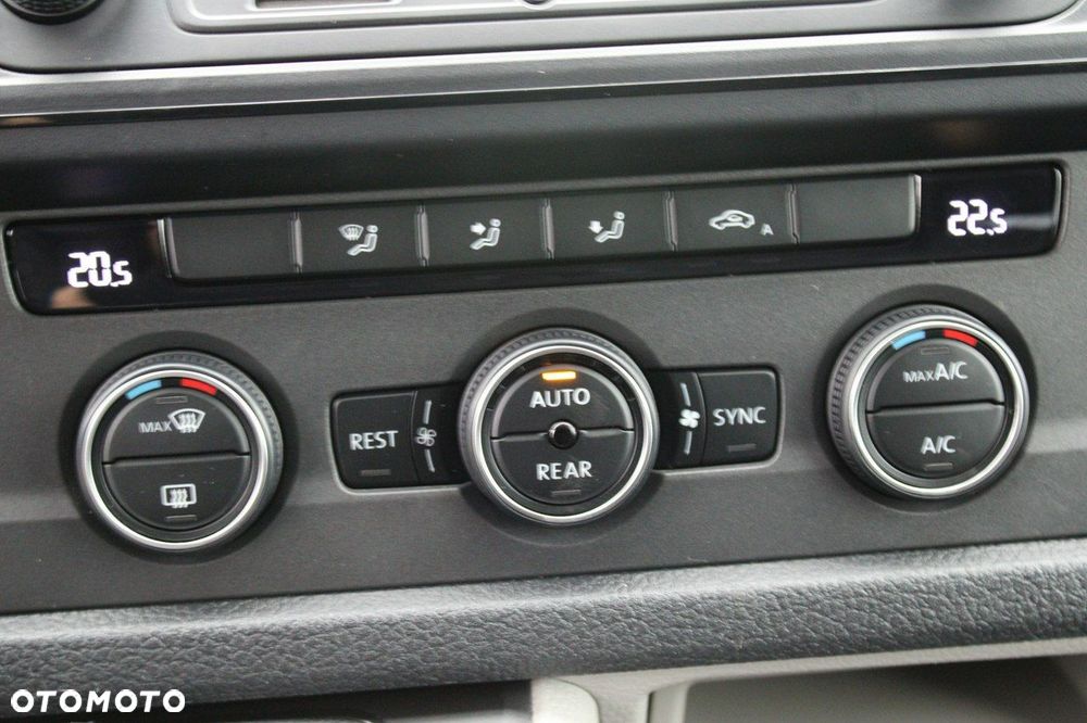 Volkswagen Caravelle - 17