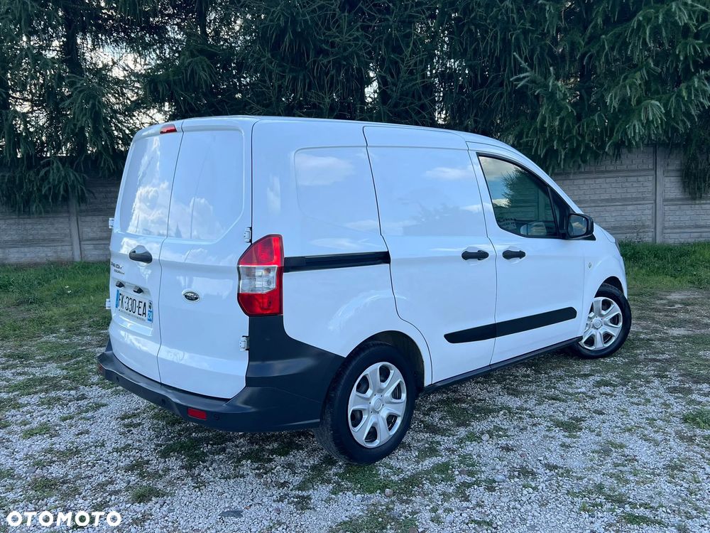 Ford Transit Courier - 11