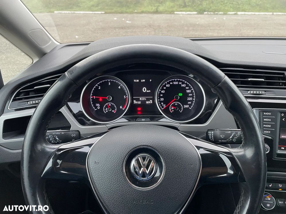 Volkswagen Touran - 19