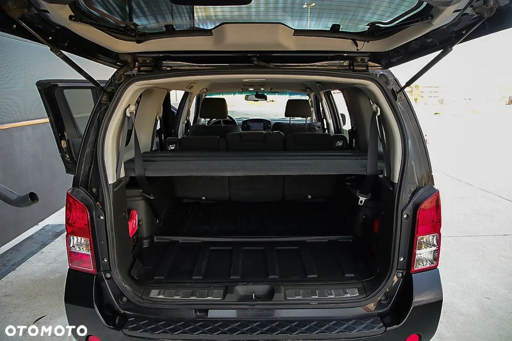 Nissan Pathfinder 2.5 D LE EU5 - 17