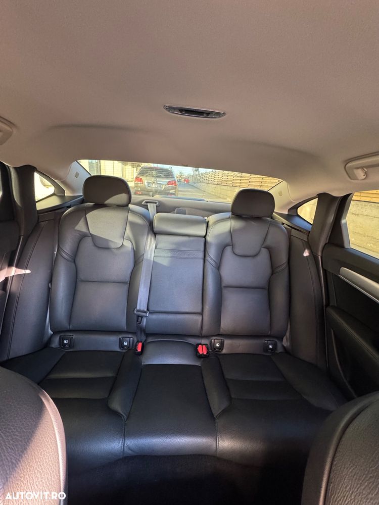 Volvo S90 D3 Geartronic Momentum Pro - 32