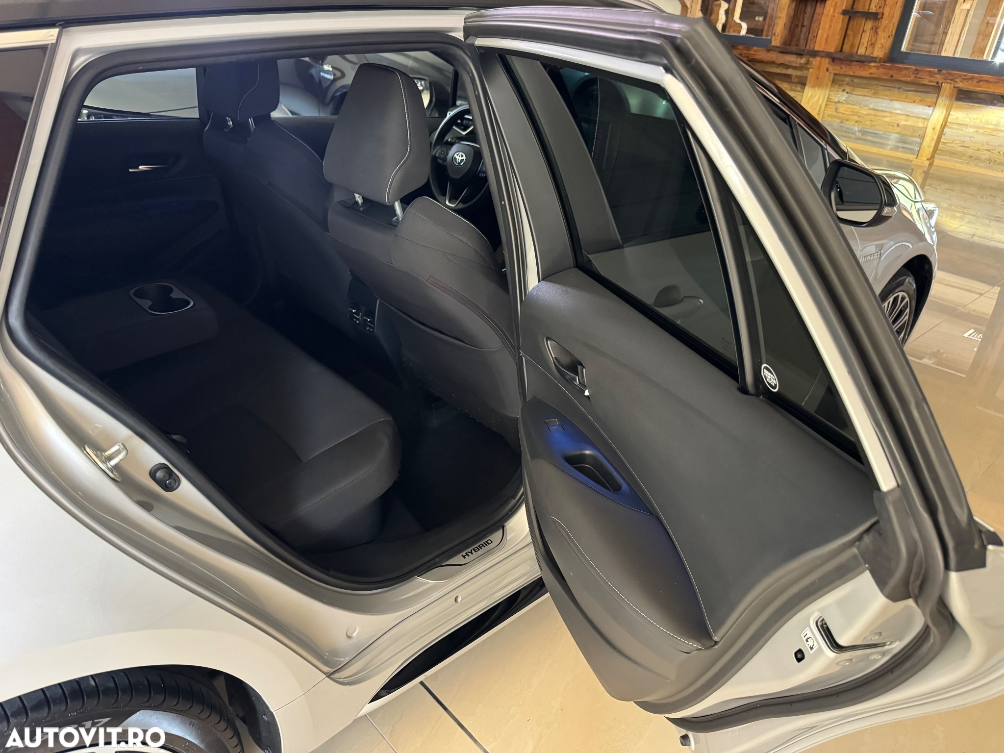 Toyota Corolla 1.8 HSD Dynamic Bi-tone - 9