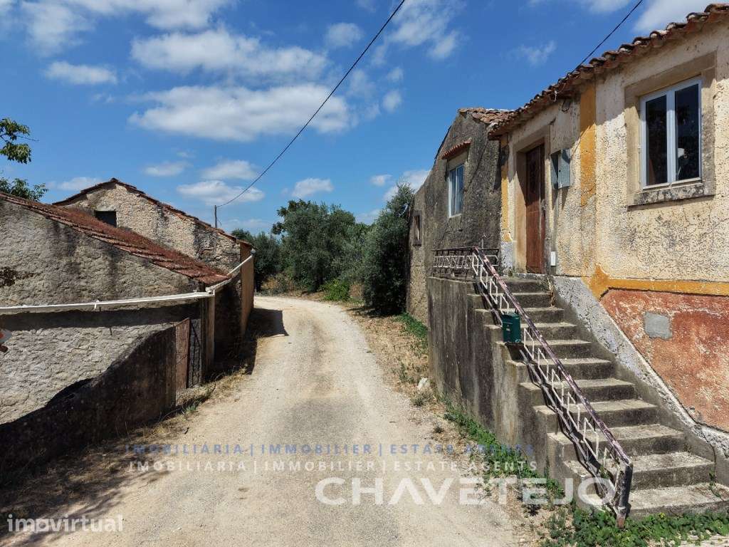 Propriedade com casa em pedra para reconstrução e terreno com proje... - Grande imagem: 3/50