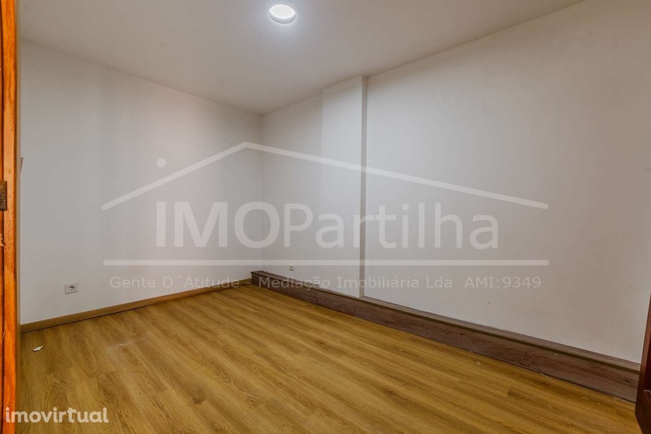 Loja Transformada em T3 no Monte Abraão - Queluz - Grande imagem: 5/12