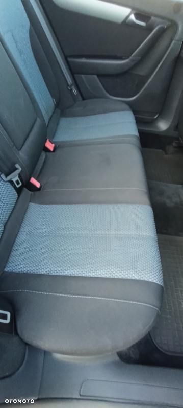 Volkswagen Passat 1.6 TDI DPF BlueMotion Technology Comfortline - 16