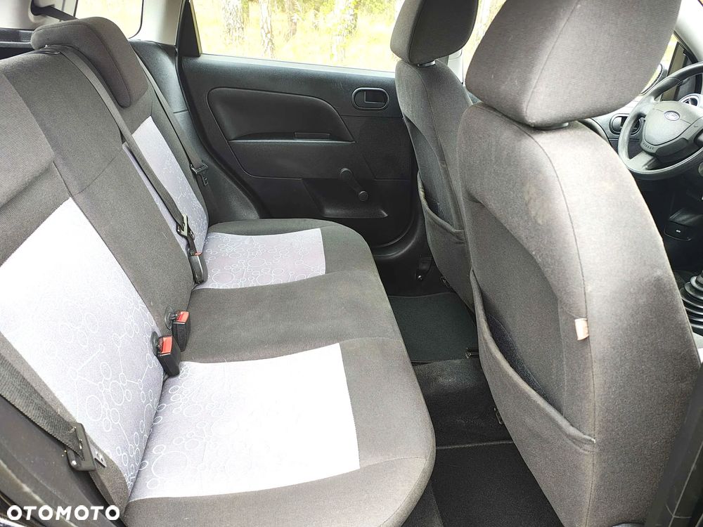 Ford Fiesta 1.3 Ambiente - 31