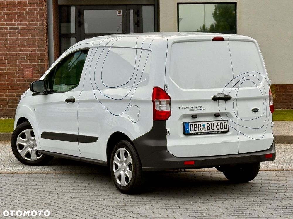Ford Transit Courier - 14