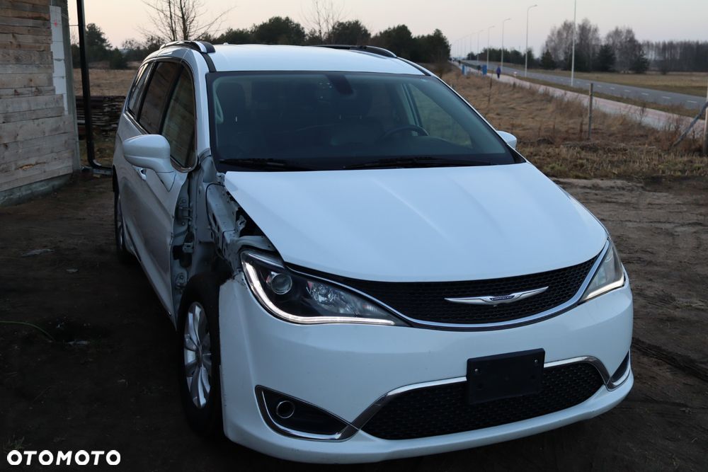Chrysler Pacifica - 8
