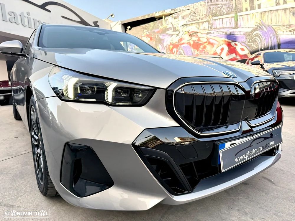 BMW 530 e Pack Desportivo M Pro - 38