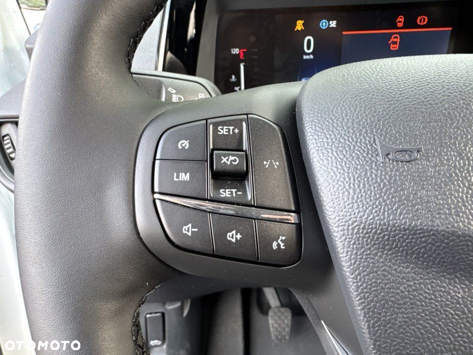 Ford Transit Courier - 21