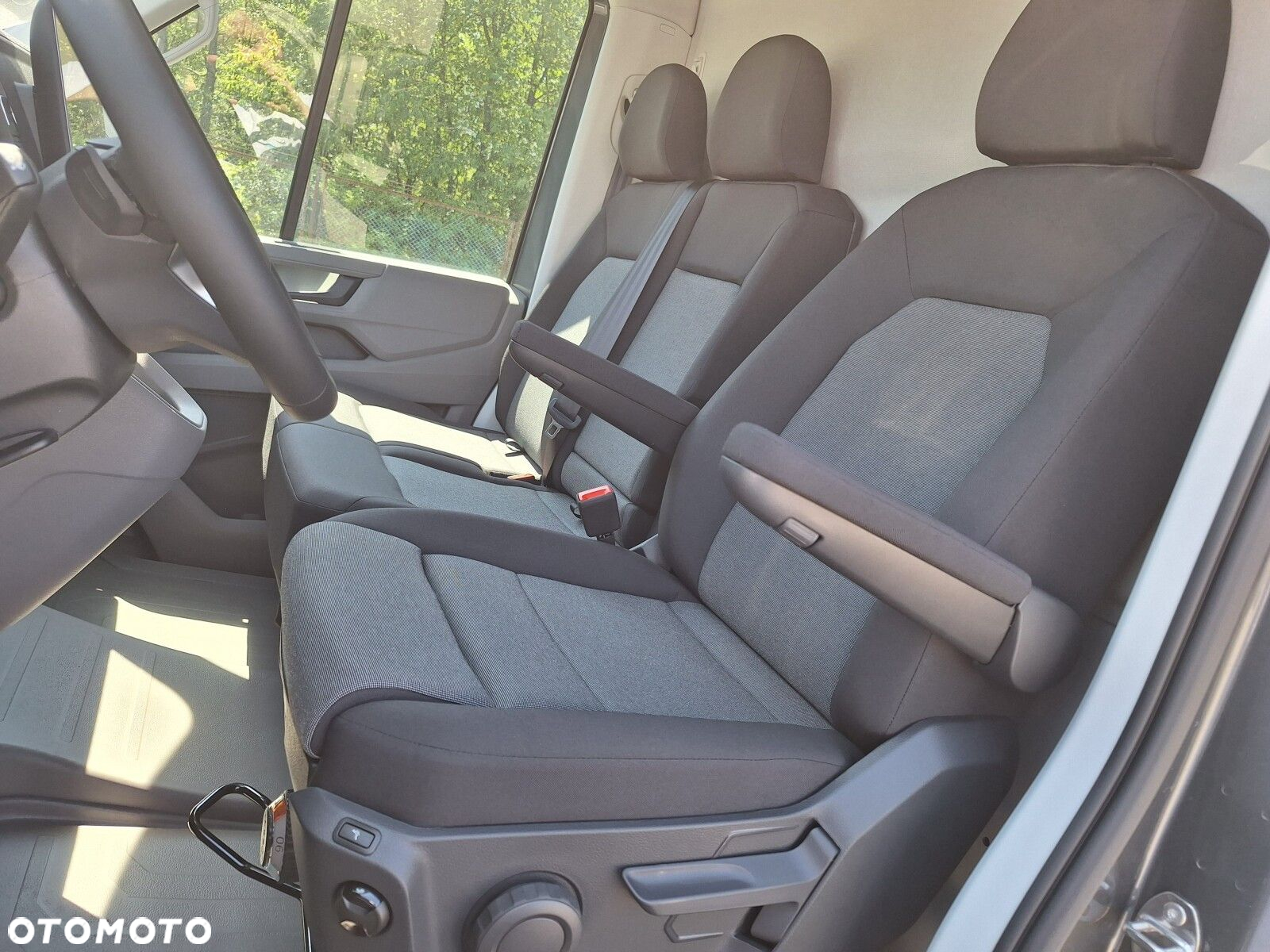 Volkswagen Crafter 35 furgon 177km Automat 3640 - 19