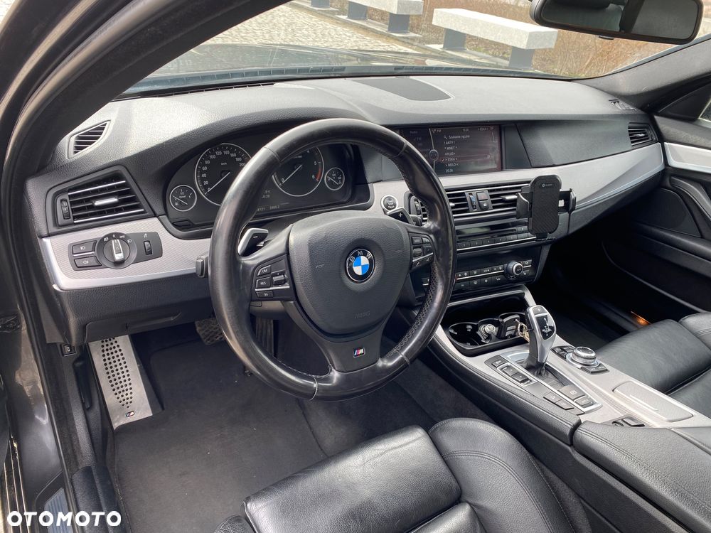 BMW Seria 5 525d xDrive - 11