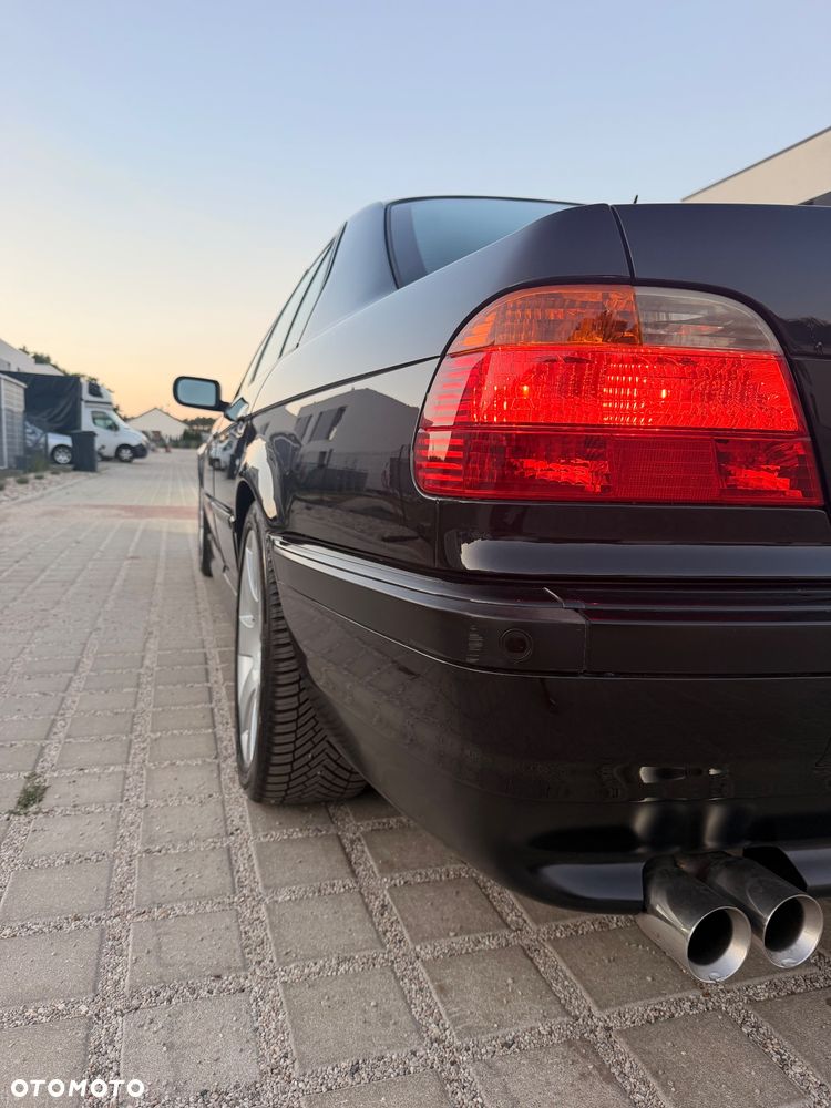 BMW Seria 7 728i L - 19