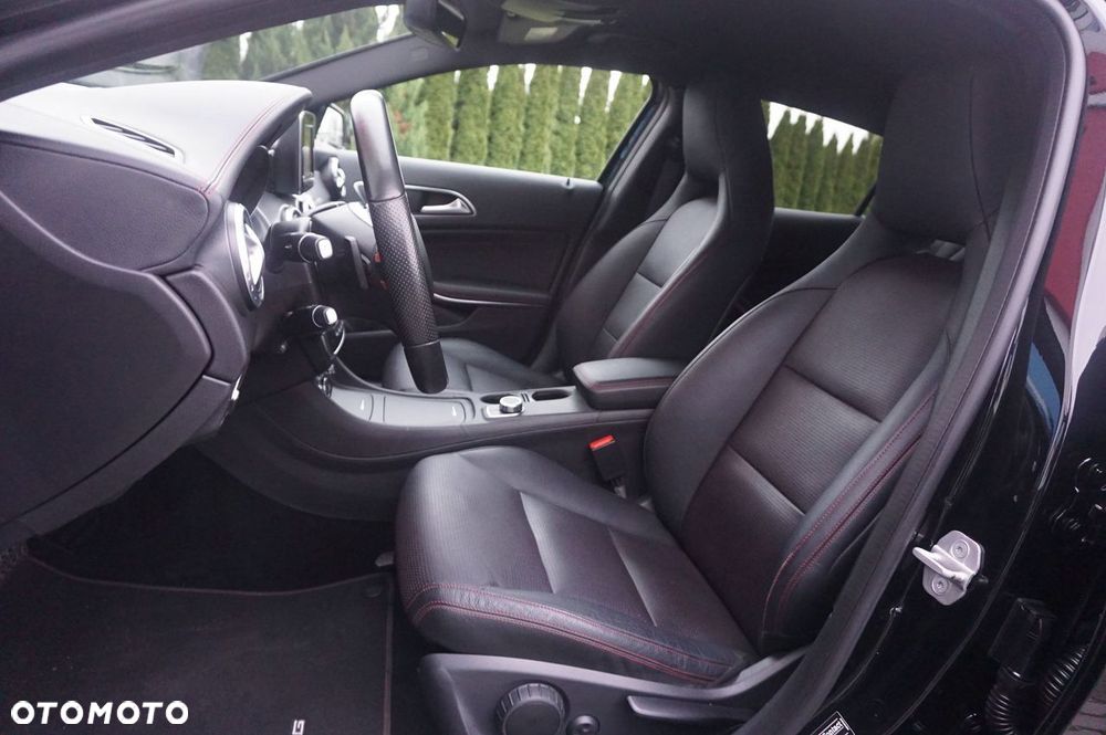 Mercedes-Benz GLA 200 7G-DCT AMG Line - 17