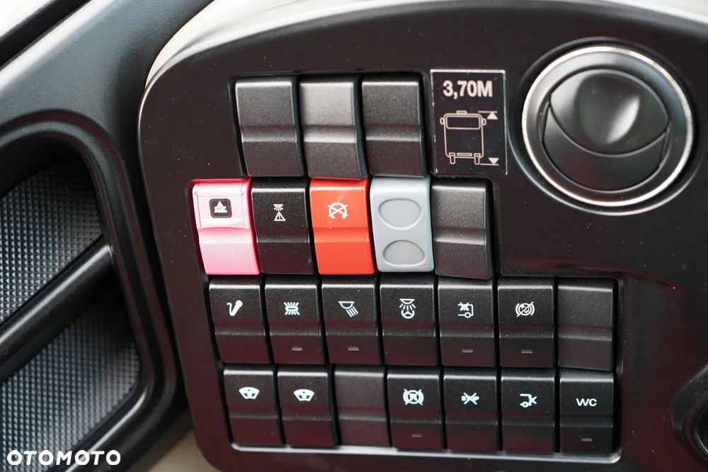 Iveco MAGELYS / EURO 6 / SUPER STAN / TURYSTYCZNY / MANUAL / PRZEBIEG 293 tys km / SPROWADZONY Z FRANCJI / PO KONTRAKCIE SERWISOWYM / - 32