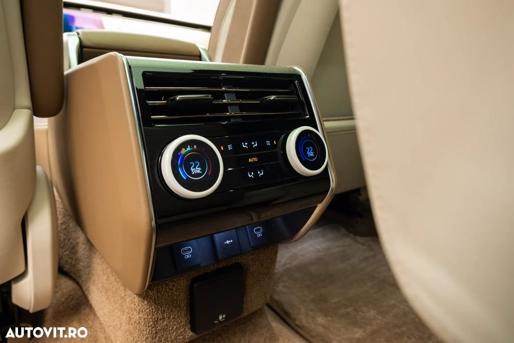 Land Rover Range Rover 4.4 V8 P530 LWB SV - 31